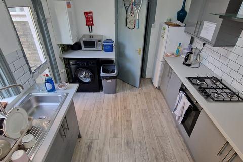 1 bedroom in a house share to rent, London E5