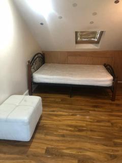 1 bedroom in a house share to rent, London E10