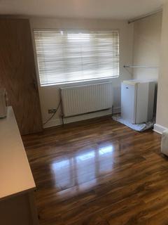 1 bedroom in a house share to rent, London E10