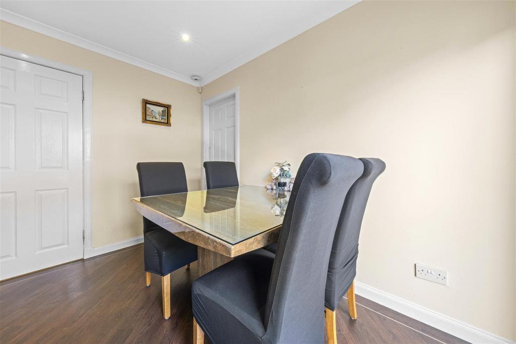 Dining Room (1).JPG