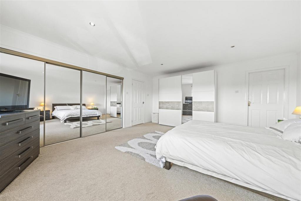 Bedroom 2 (1).JPG