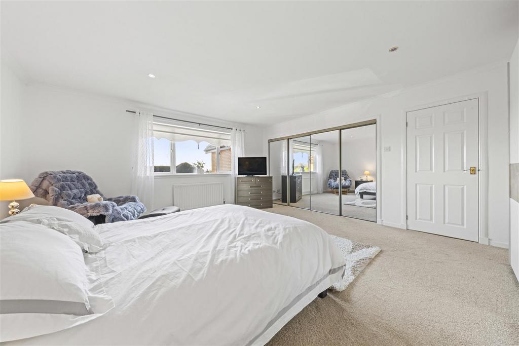 Bedroom 2 (2).JPG