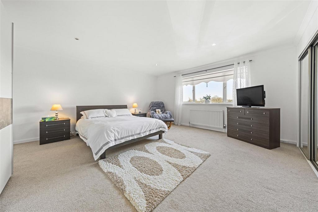 Bedroom 2 (3).JPG