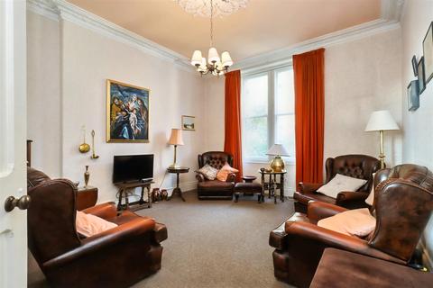 2 bedroom apartment for sale, Large apartment with great potential close to Hill Road, Clevedon