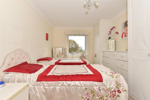 2 bedroom flat for sale, Barnardo Drive, Barkingside, Ilford, Essex