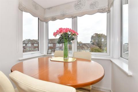 2 bedroom flat for sale, Barnardo Drive, Barkingside, Ilford, Essex