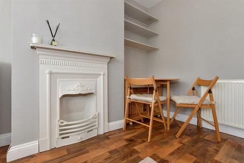 1 bedroom maisonette for sale, Onslow Gardens, South Woodford