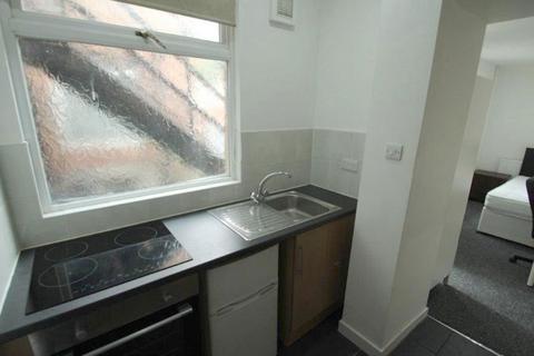 Studio to rent, Braunstone Gate, Leicester