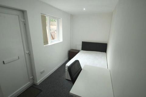 Studio to rent, Braunstone Gate, Leicester