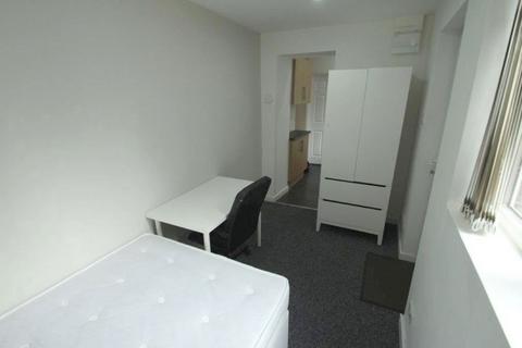 Studio to rent, Braunstone Gate, Leicester