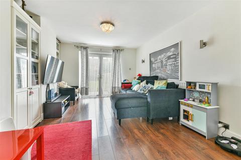 36 Fleming Mead, Mitcham, CR4 3LU