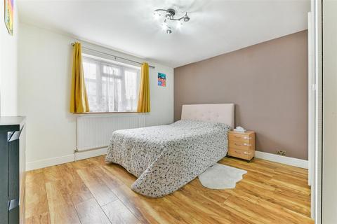 36 Fleming Mead, Mitcham, CR4 3LU