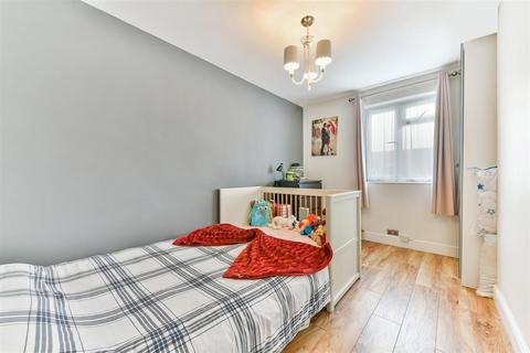 36 Fleming Mead, Mitcham, CR4 3LU