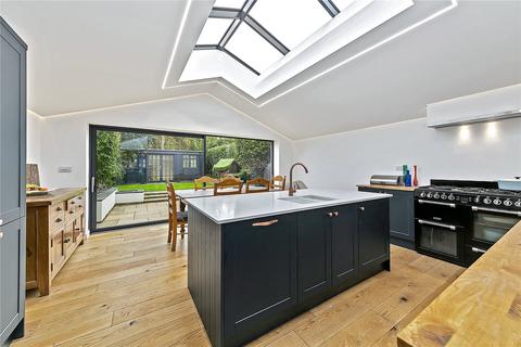 53 Malvern Road, Hampton, TW12 2LN