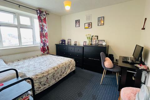 3 bedroom flat for sale, Ilford Lane, Ilford IG1