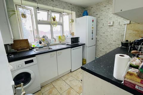 3 bedroom flat for sale, Ilford Lane, Ilford IG1