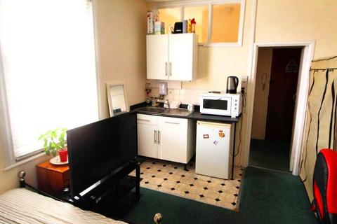 Studio to rent, Holland Road, Hove