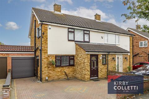 16 Elm Drive, Cheshunt, Waltham Cross, EN8 0RX