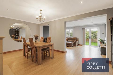 16 Elm Drive, Cheshunt, Waltham Cross, EN8 0RX