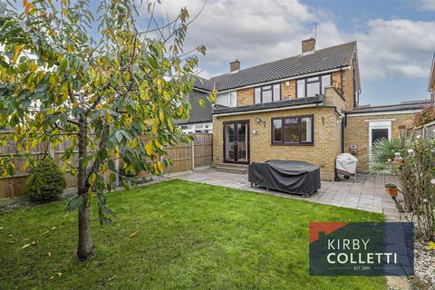 16 Elm Drive, Cheshunt, Waltham Cross, EN8 0RX