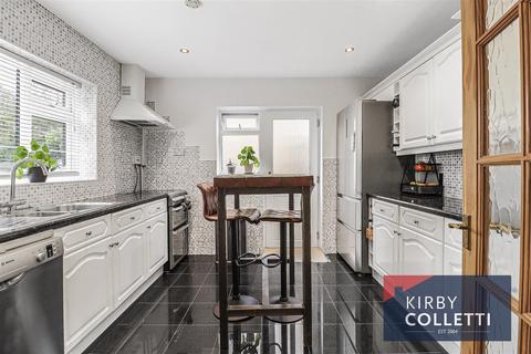 16 Elm Drive, Cheshunt, Waltham Cross, EN8 0RX