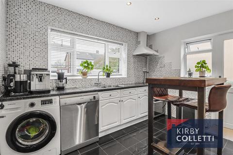 16 Elm Drive, Cheshunt, Waltham Cross, EN8 0RX