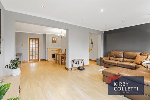 16 Elm Drive, Cheshunt, Waltham Cross, EN8 0RX