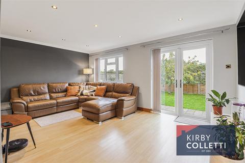16 Elm Drive, Cheshunt, Waltham Cross, EN8 0RX