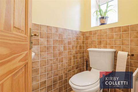 16 Elm Drive, Cheshunt, Waltham Cross, EN8 0RX