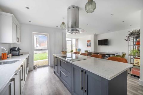 42 Skylark, Blunsdon, Swindon, SN26 7AU