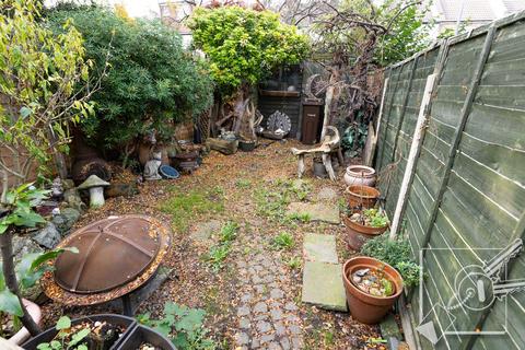 29 Gordon Road, Northfleet, Gravesend, DA11 9JN