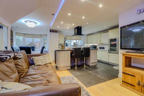 5 bedroom detached house for sale, Barons Close, Kirby Muxloe