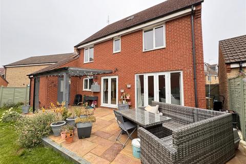 5 bedroom detached house for sale, Newson Road, Swindon SN25