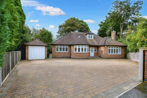 5 bedroom bungalow to rent, Birch Lea, Redhill, Arnold, Nottingham, NG5 8LT