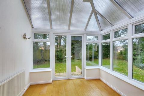 5 bedroom bungalow to rent, Birch Lea, Redhill, Arnold, Nottingham, NG5 8LT