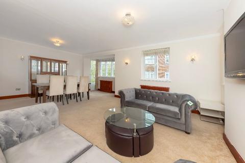 3 bedroom apartment to rent, Pembroke Road, W8