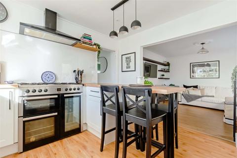 Flat 3, 9 - 11 Alexandra Road, Worthing, BN11 2DX