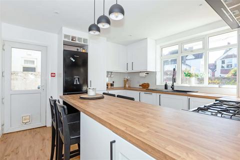 Flat 3, 9 - 11 Alexandra Road, Worthing, BN11 2DX
