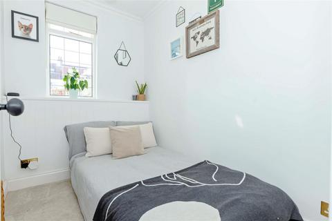 Flat 3, 9 - 11 Alexandra Road, Worthing, BN11 2DX