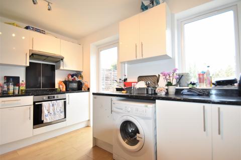 5 bedroom terraced house to rent, Francis Avenue, Southsea PO4