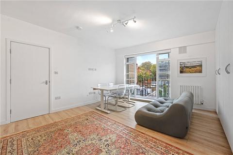 Studio to rent, Courtfield Gardens, Gloucester Road, London, SW5