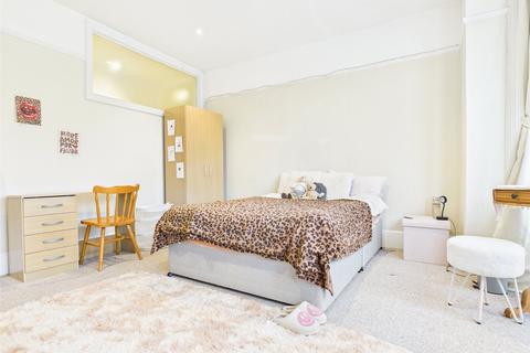 4 bedroom apartment to rent, Brunswick Place, Hove, East Sussex, BN3
