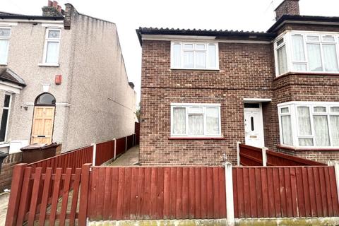 2 bedroom flat for sale, Devon Road, Barking IG11