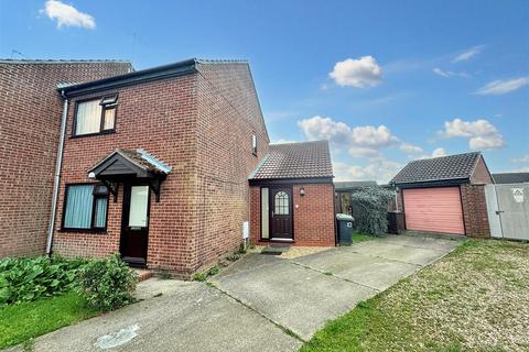 2 bedroom end of terrace house for sale, Blackbird Close, Bradwell, Great Yarmouth