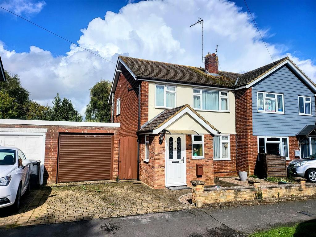 FRONT GARDEN &amp; DRIVEWAY