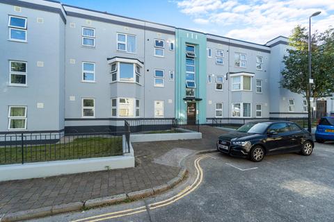 4 bedroom flat to rent, Teats Hill Flats, Devon PL4