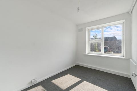 4 bedroom flat to rent, Teats Hill Flats, Devon PL4