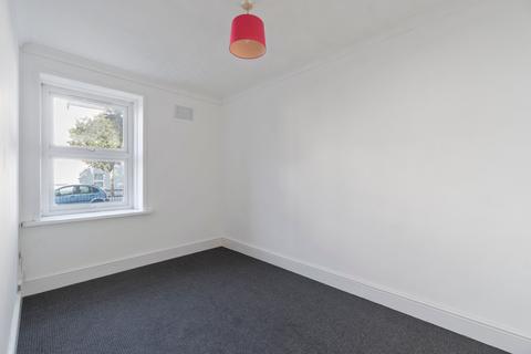 4 bedroom flat to rent, Teats Hill Flats, Devon PL4