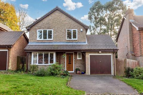 4 bedroom detached house for sale, Kinnibrugh Drive, Lingfield RH7