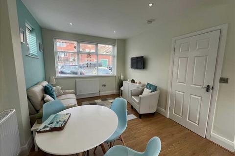 1 bedroom apartment to rent, Princess Square (The Beachcomber), Scarborough